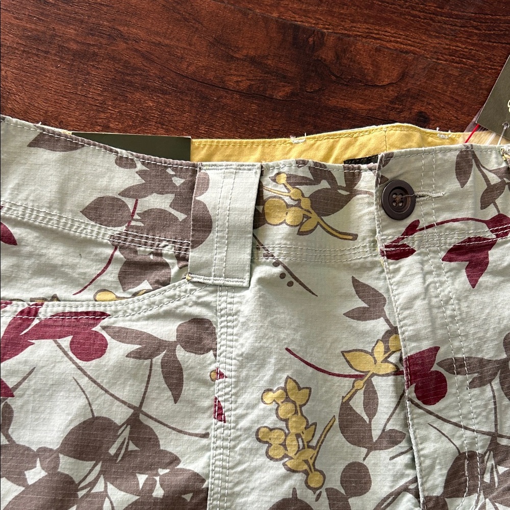NWT: Eddie Bauer Floral Hiking/Cargo Shorts - Picture 6 of 9